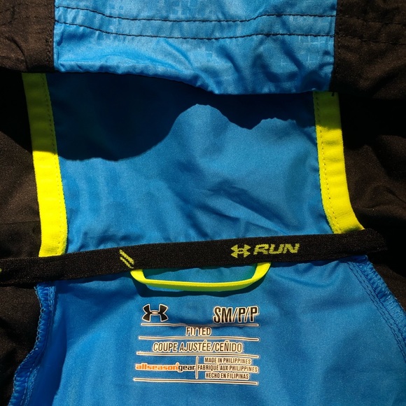 Under Armour Wind Breaker - Picture 4 of 5